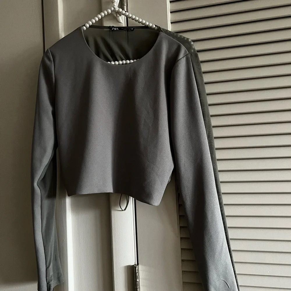 ⭐️Zara Sage Green Long Sleeve Mesh Blouse - Picture 3 of 6